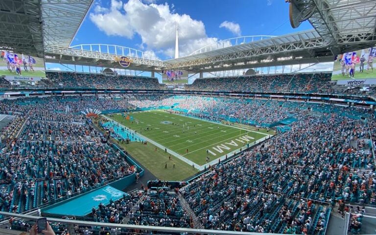 上海海港以,战胜长春亚,香港赛马,香港赛马会,赛程安排,赛果查询,马匹资料,比赛分析