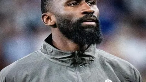 皮特森三分球11中11砍下48分，赵睿贡献12分，李炎哲得分与篮板双赢，新疆队力克天津队