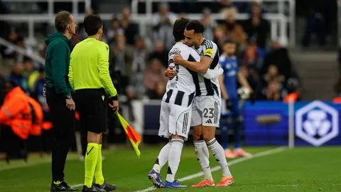 挪超门神荣膺最佳奖后获赠四枚鸡蛋